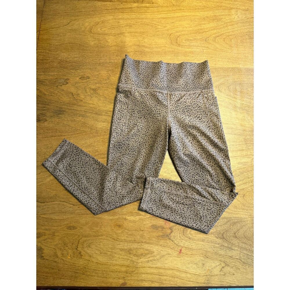 Athleta Women's Cheetah Salutation Stash Pocket II 7/8 Leggings Brown Tan Small